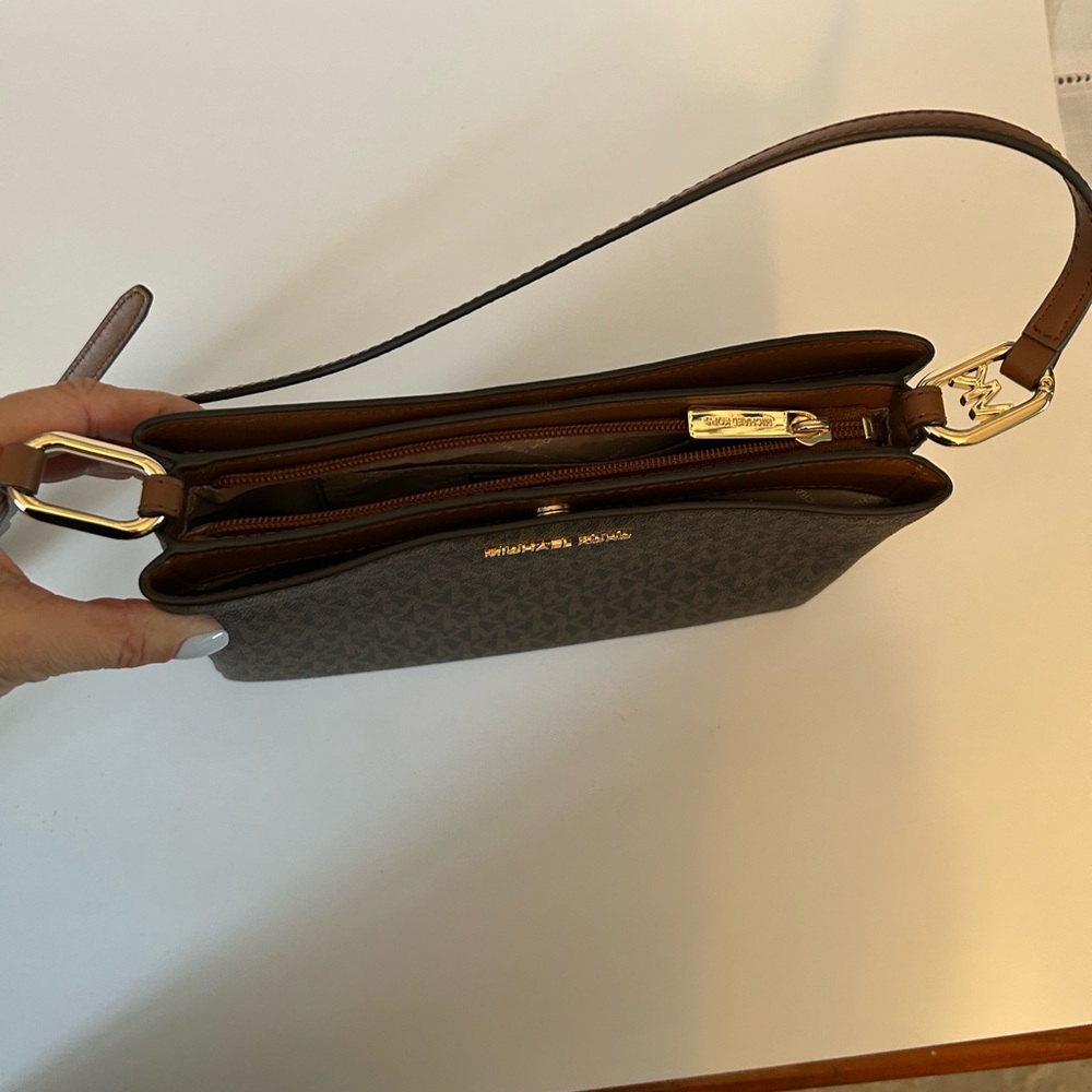 SOLD !!!!Michael Kors Trisha Medium Triple Compartment Crossbody Bag - Picture 10 of 14